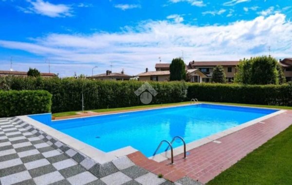appartamento in vendita a Desenzano del Garda in zona Rivoltella