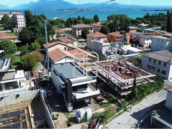 casa indipendente in vendita a Desenzano del Garda