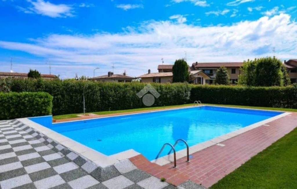appartamento in vendita a Desenzano del Garda in zona Rivoltella