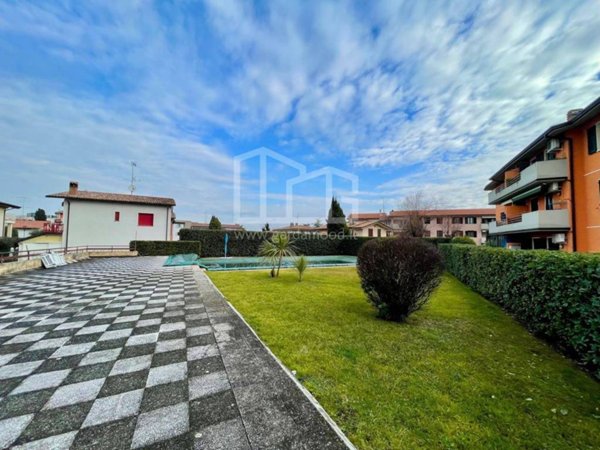 appartamento in vendita a Desenzano del Garda in zona Rivoltella