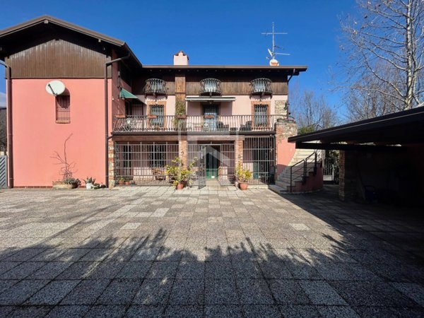 casa indipendente in vendita a Desenzano del Garda in zona Rivoltella