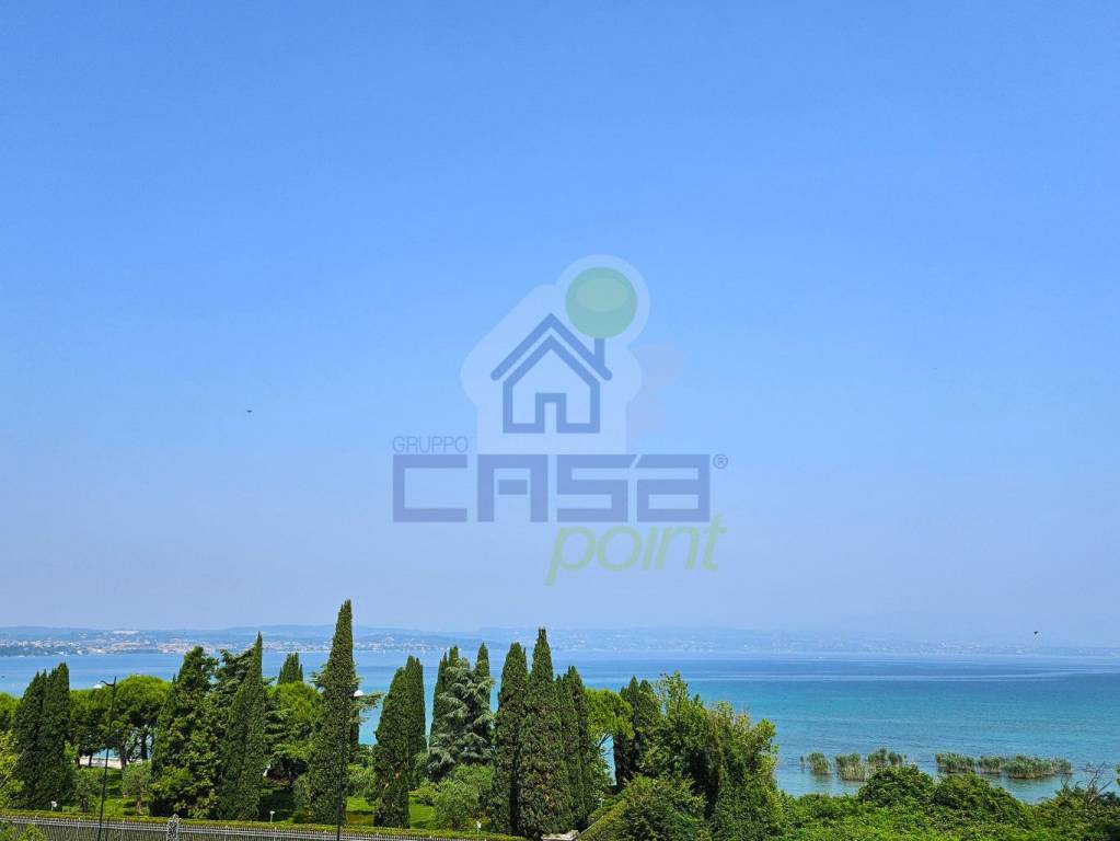 appartamento in vendita a Desenzano del Garda in zona Rivoltella