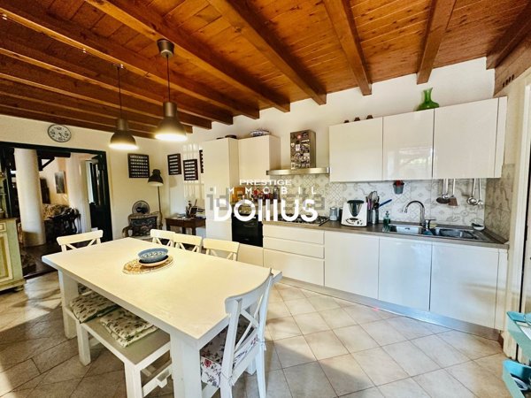 casa indipendente in vendita a Desenzano del Garda in zona Rivoltella