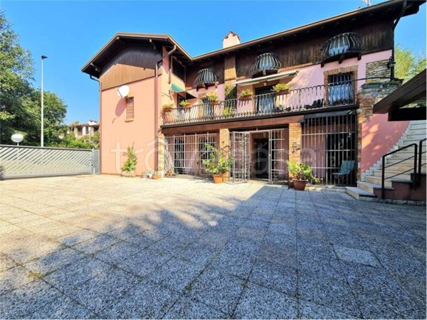 casa indipendente in vendita a Desenzano del Garda in zona Rivoltella