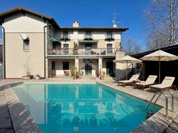 casa indipendente in vendita a Desenzano del Garda in zona Rivoltella