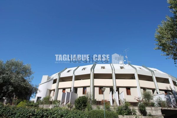 appartamento in vendita a Desenzano del Garda in zona Rivoltella