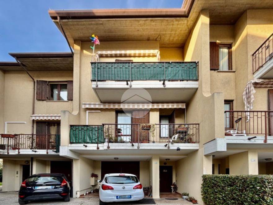 casa indipendente in vendita a Desenzano del Garda in zona Rivoltella