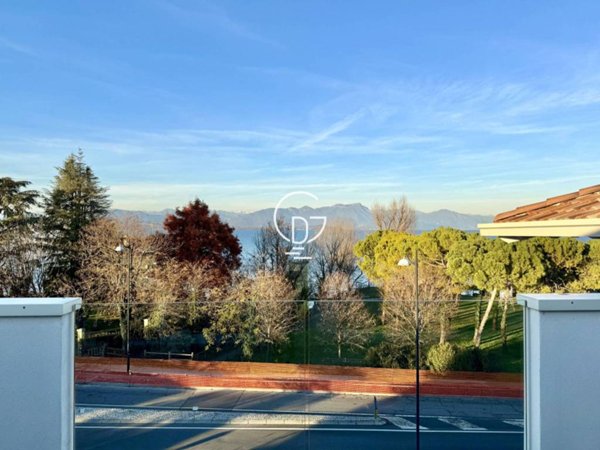 appartamento in vendita a Desenzano del Garda in zona Rivoltella