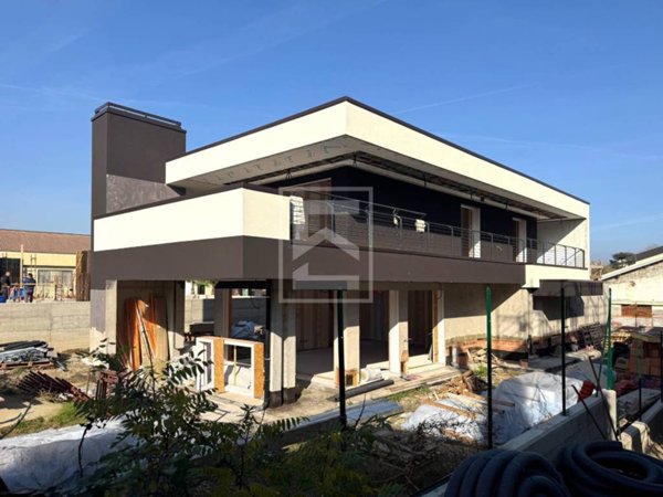 casa indipendente in vendita a Desenzano del Garda