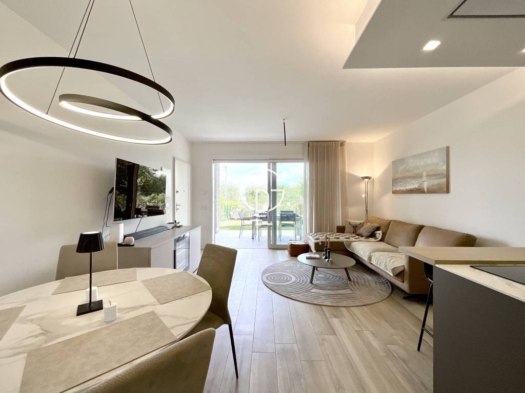 appartamento in vendita a Desenzano del Garda in zona Rivoltella