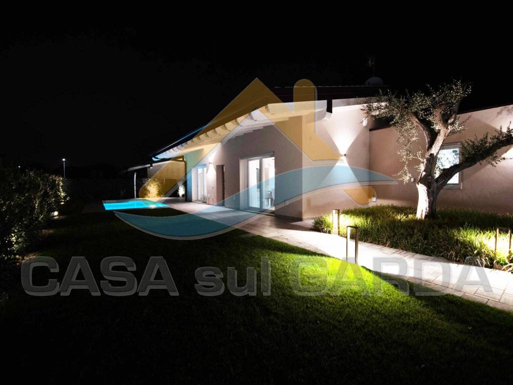 casa indipendente in vendita a Desenzano del Garda
