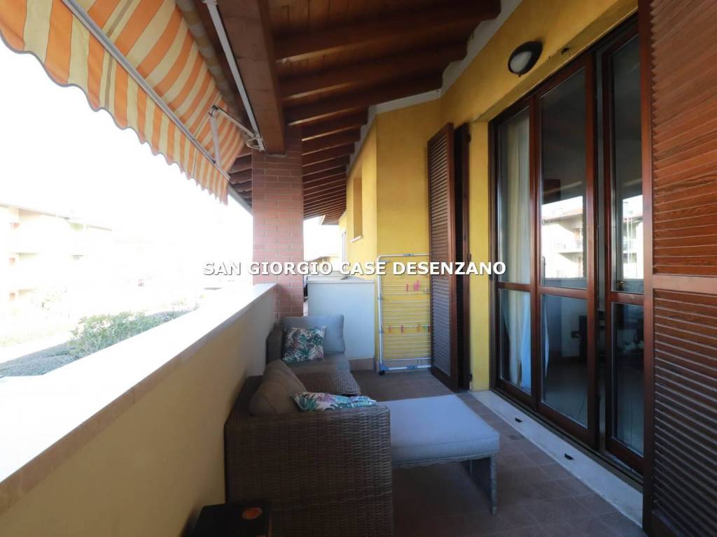 appartamento in vendita a Desenzano del Garda in zona Rivoltella