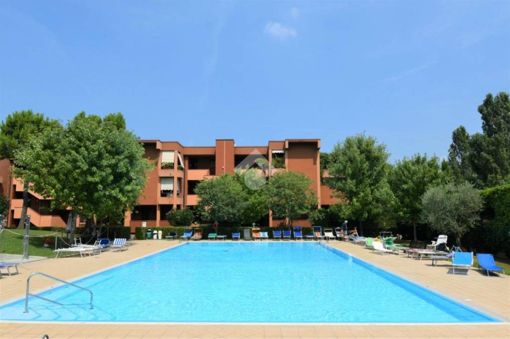 appartamento in vendita a Desenzano del Garda in zona Rivoltella