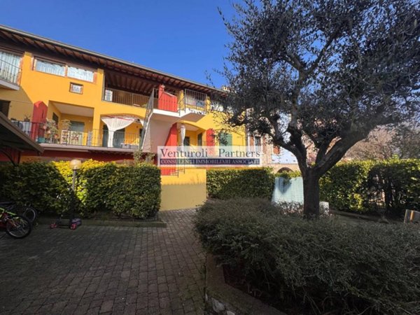 appartamento in vendita a Desenzano del Garda in zona Vaccarolo