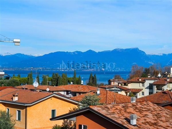 appartamento in vendita a Desenzano del Garda in zona Rivoltella
