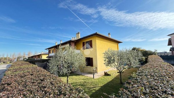 appartamento in vendita a Desenzano del Garda in zona Rivoltella