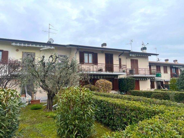 appartamento in vendita a Desenzano del Garda in zona Rivoltella