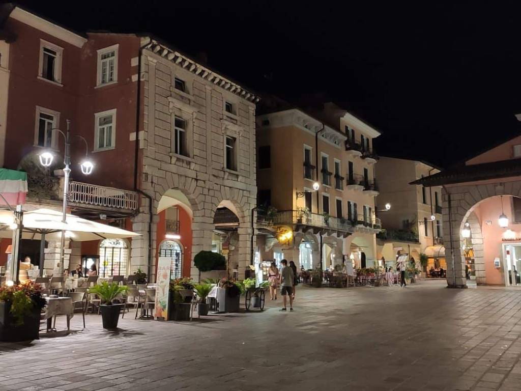 casa indipendente in vendita a Desenzano del Garda in zona Rivoltella