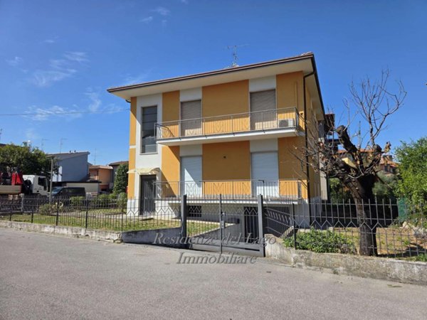 casa indipendente in vendita a Desenzano del Garda in zona Rivoltella