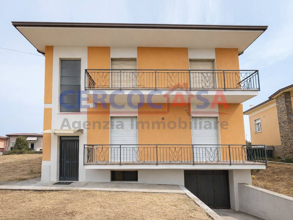 casa indipendente in vendita a Desenzano del Garda in zona Rivoltella