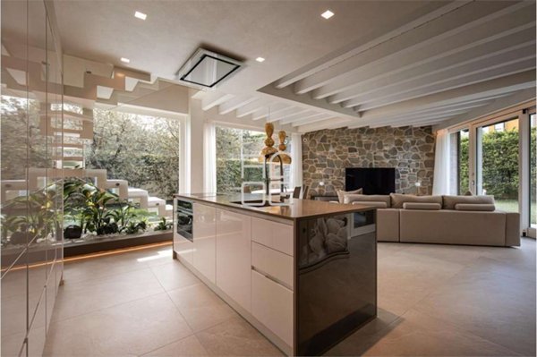 appartamento in vendita a Desenzano del Garda in zona Rivoltella