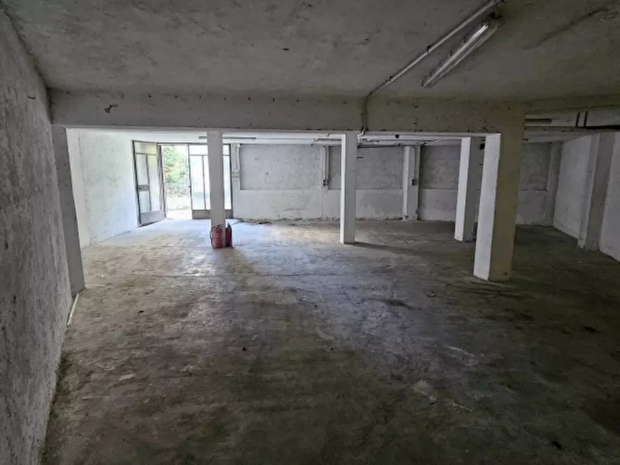 locale di sgombero in vendita a Desenzano del Garda