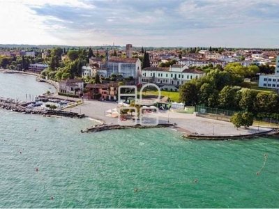 appartamento in vendita a Desenzano del Garda in zona Rivoltella