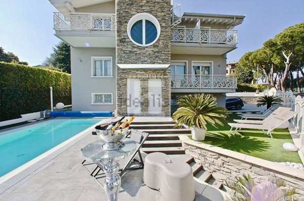 casa indipendente in vendita a Desenzano del Garda