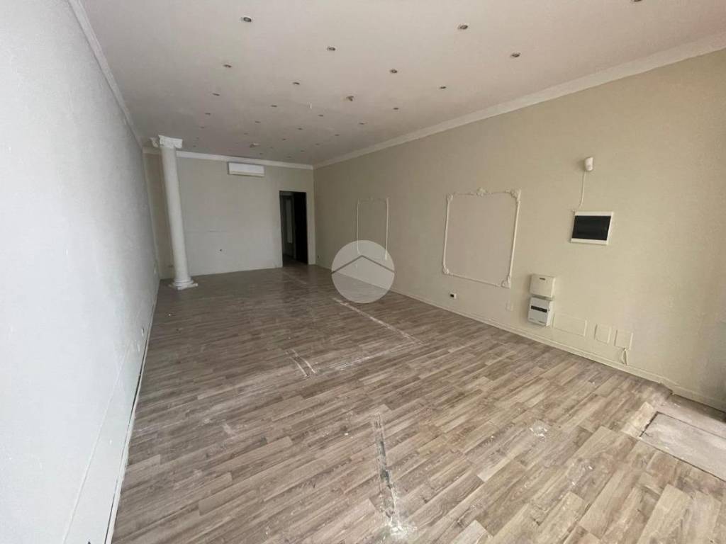 negozio in vendita a Desenzano del Garda