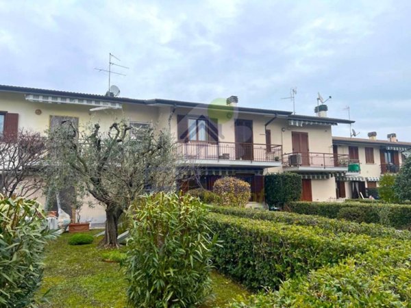 appartamento in vendita a Desenzano del Garda in zona Rivoltella