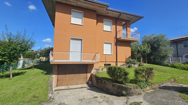 casa indipendente in vendita a Desenzano del Garda in zona Rivoltella