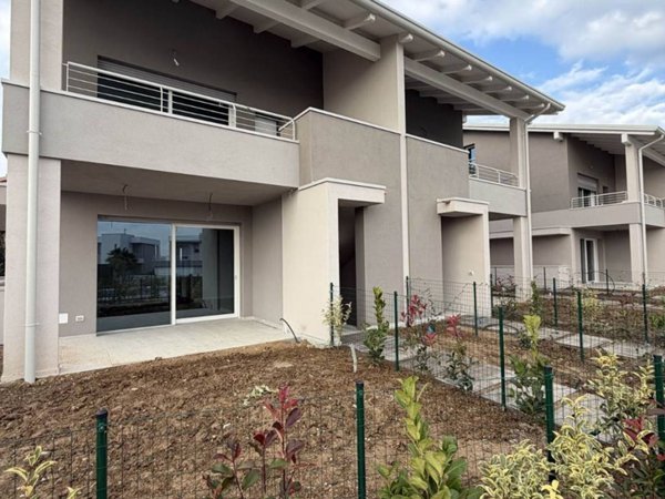 appartamento in vendita a Desenzano del Garda in zona Rivoltella