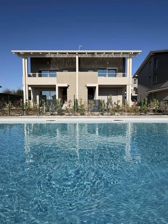 appartamento in vendita a Desenzano del Garda in zona Rivoltella