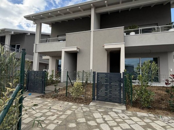 appartamento in vendita a Desenzano del Garda in zona Rivoltella