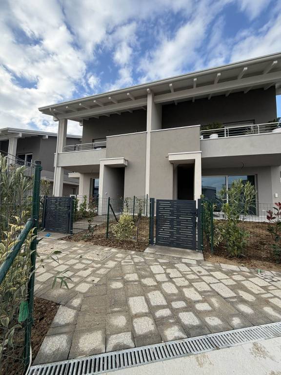 appartamento in vendita a Desenzano del Garda in zona Rivoltella