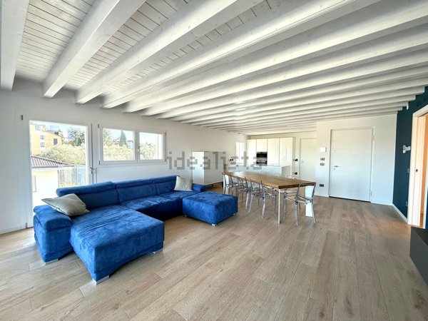 appartamento in vendita a Desenzano del Garda in zona Rivoltella