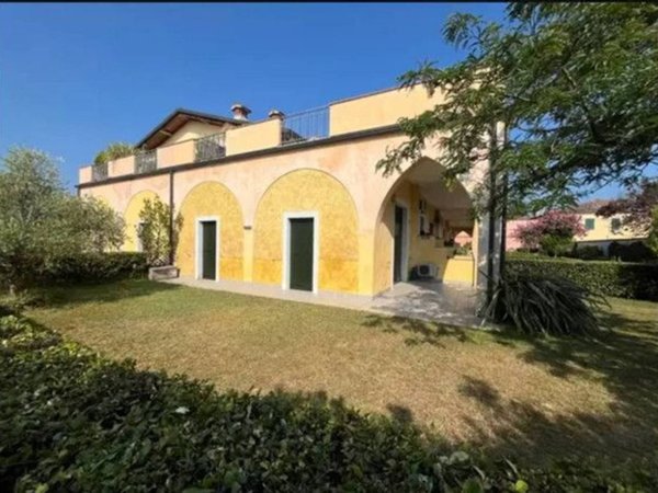 appartamento in vendita a Desenzano del Garda in zona Rivoltella