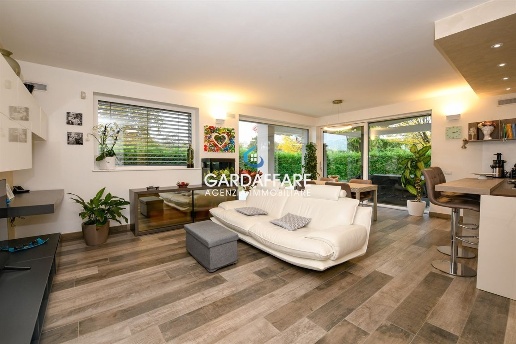 casa indipendente in vendita a Desenzano del Garda in zona Rivoltella