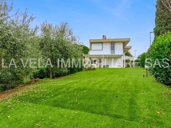 casa indipendente in vendita a Desenzano del Garda in zona Rivoltella