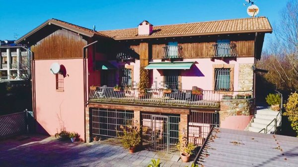 casa indipendente in vendita a Desenzano del Garda in zona Rivoltella