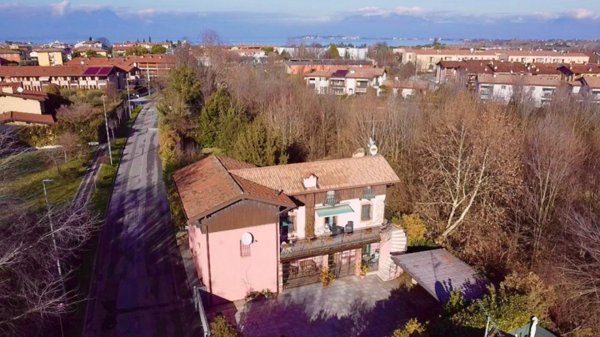 casa indipendente in vendita a Desenzano del Garda in zona Rivoltella
