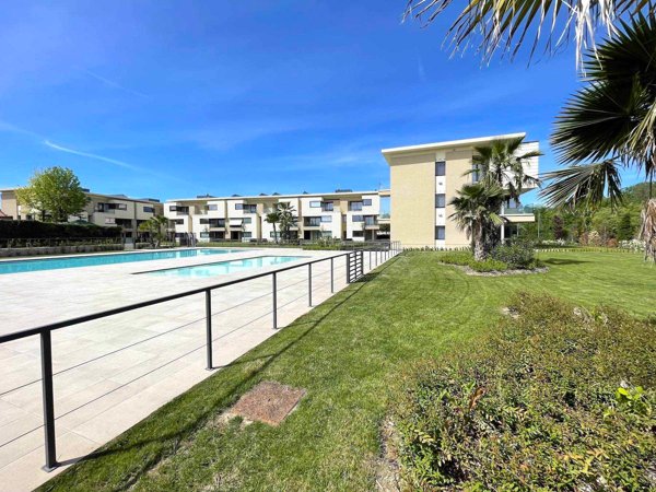 appartamento in vendita a Desenzano del Garda in zona Rivoltella