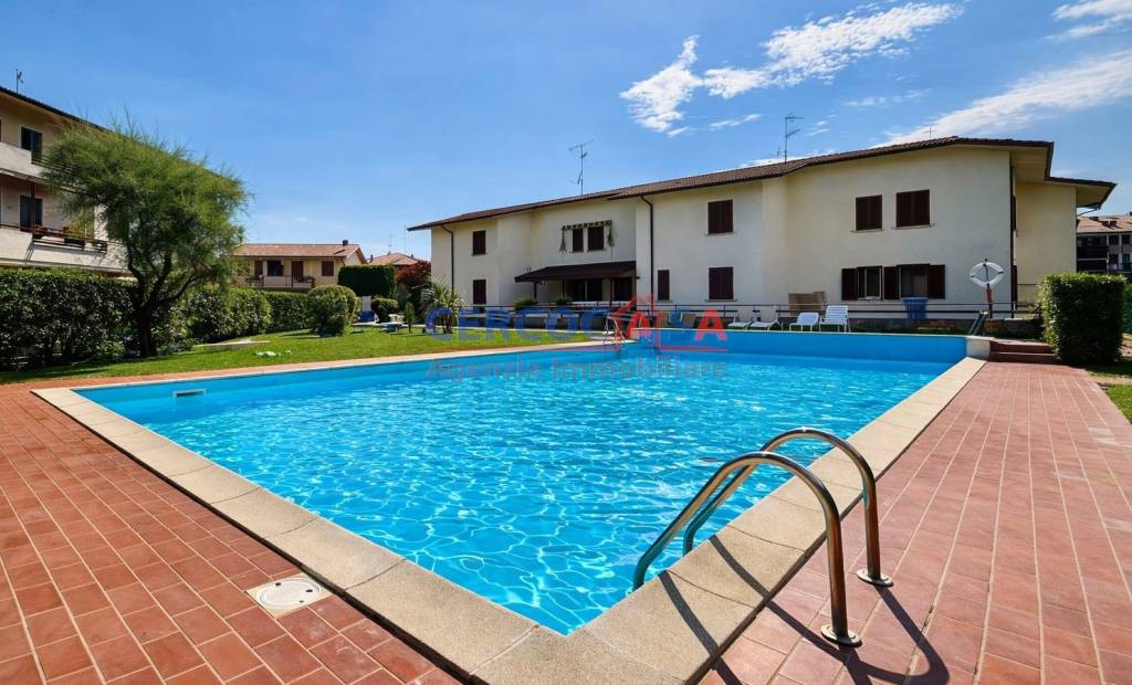 appartamento in vendita a Desenzano del Garda in zona Rivoltella