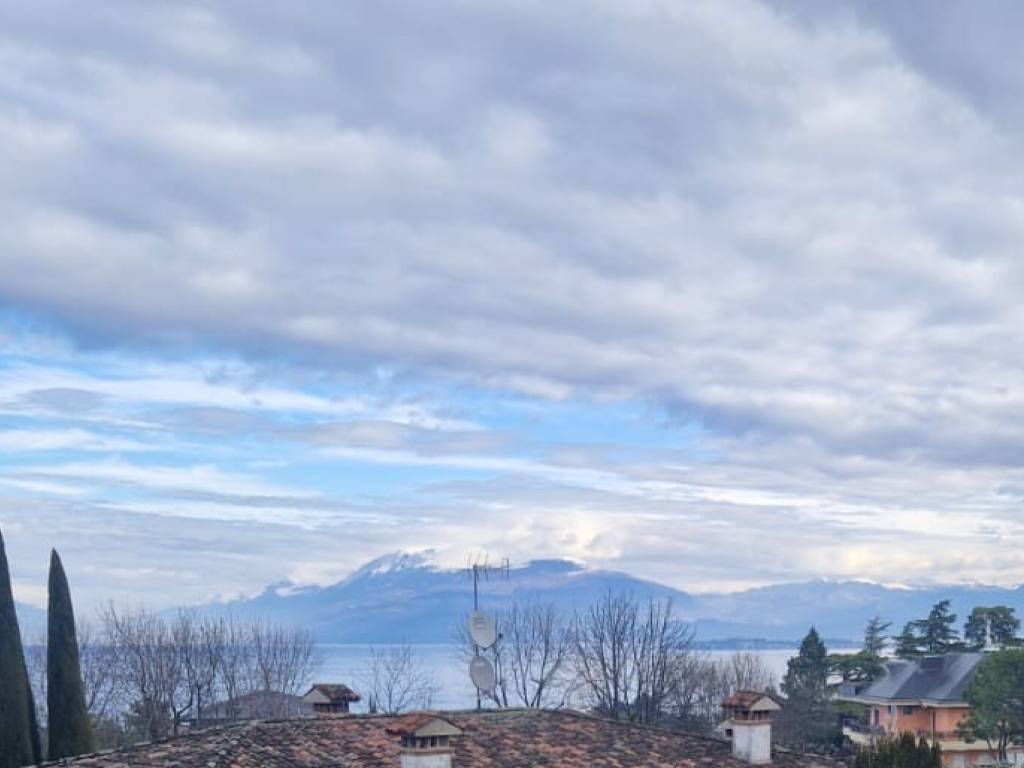 casa indipendente in vendita a Desenzano del Garda