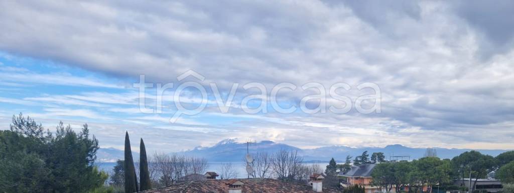 casa indipendente in vendita a Desenzano del Garda