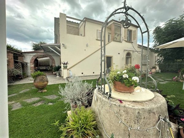 casa indipendente in vendita a Desenzano del Garda in zona San Pietro