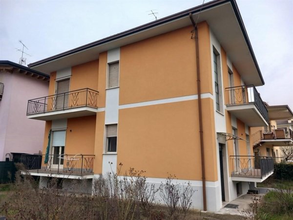 casa indipendente in vendita a Desenzano del Garda in zona Rivoltella