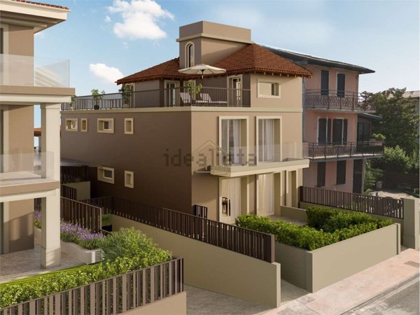 appartamento in vendita a Desenzano del Garda in zona Rivoltella