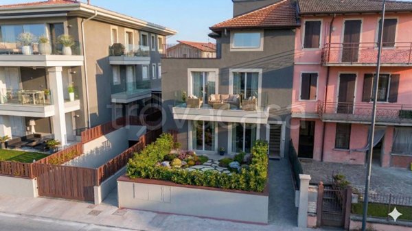 appartamento in vendita a Desenzano del Garda in zona Rivoltella