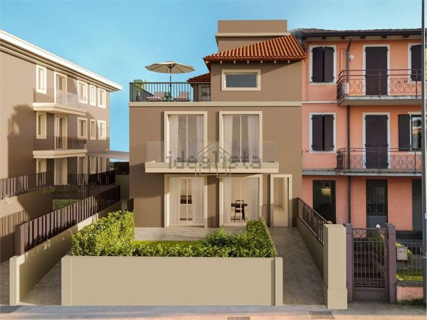 appartamento in vendita a Desenzano del Garda in zona Rivoltella